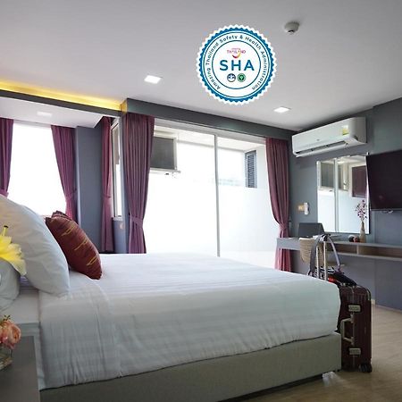 The Qube Fifty Hotel Bangkok Bagian luar foto