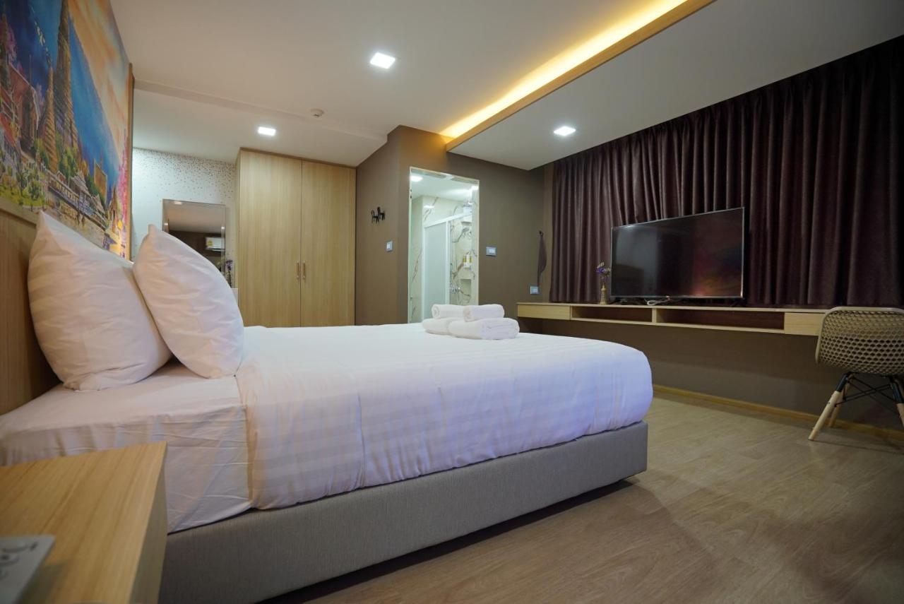 The Qube Fifty Hotel Bangkok Bagian luar foto