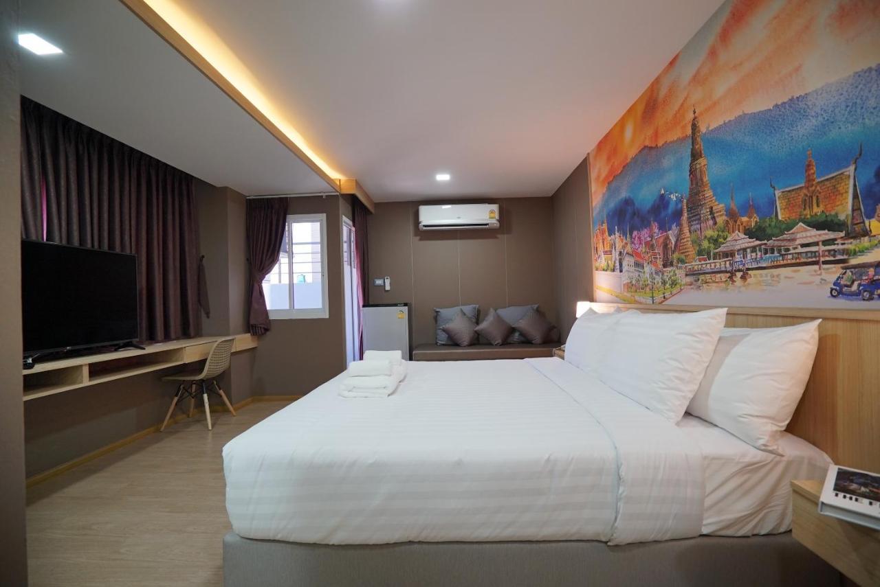 The Qube Fifty Hotel Bangkok Bagian luar foto