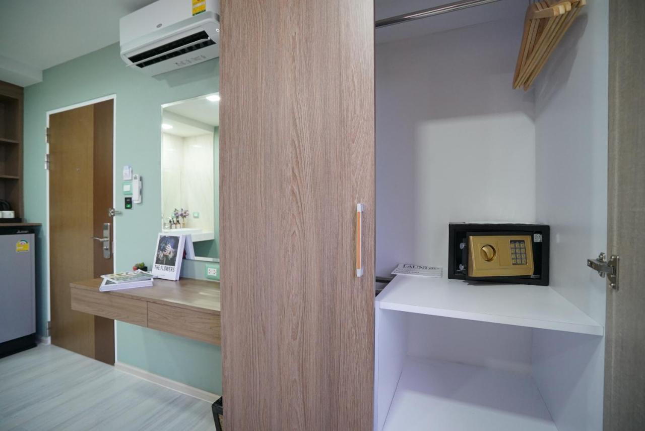 The Qube Fifty Hotel Bangkok Bagian luar foto