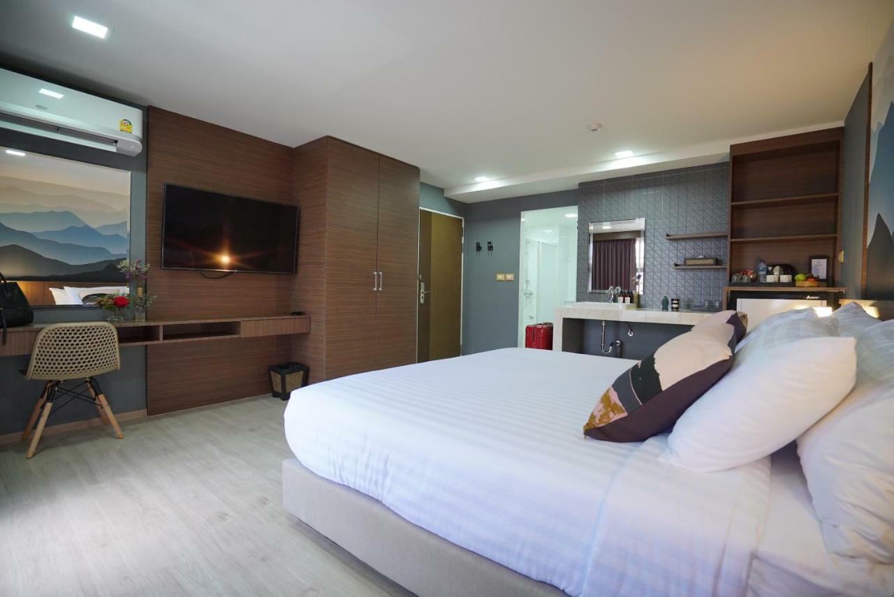 The Qube Fifty Hotel Bangkok Bagian luar foto