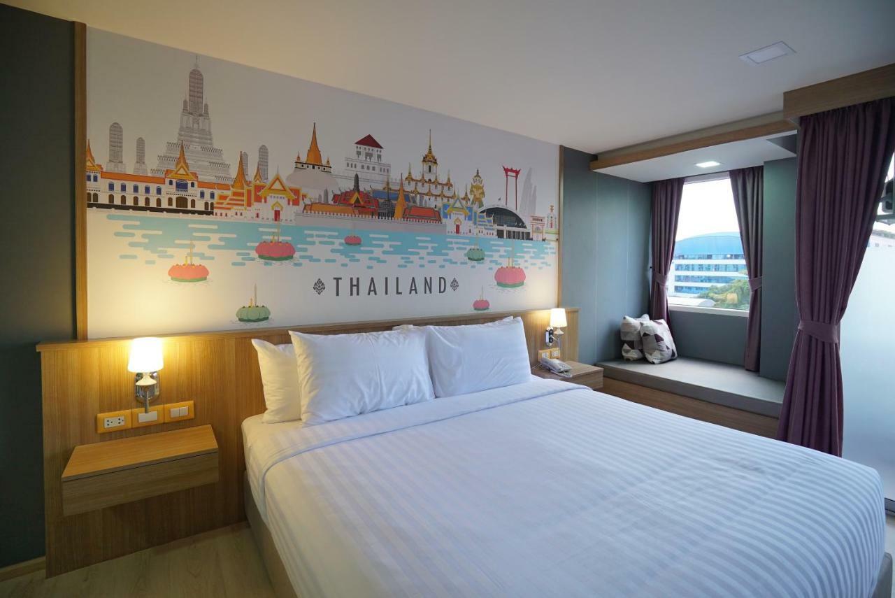 The Qube Fifty Hotel Bangkok Bagian luar foto