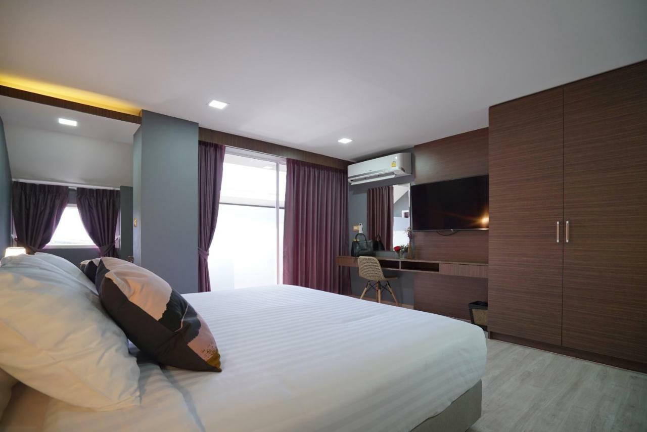 The Qube Fifty Hotel Bangkok Bagian luar foto