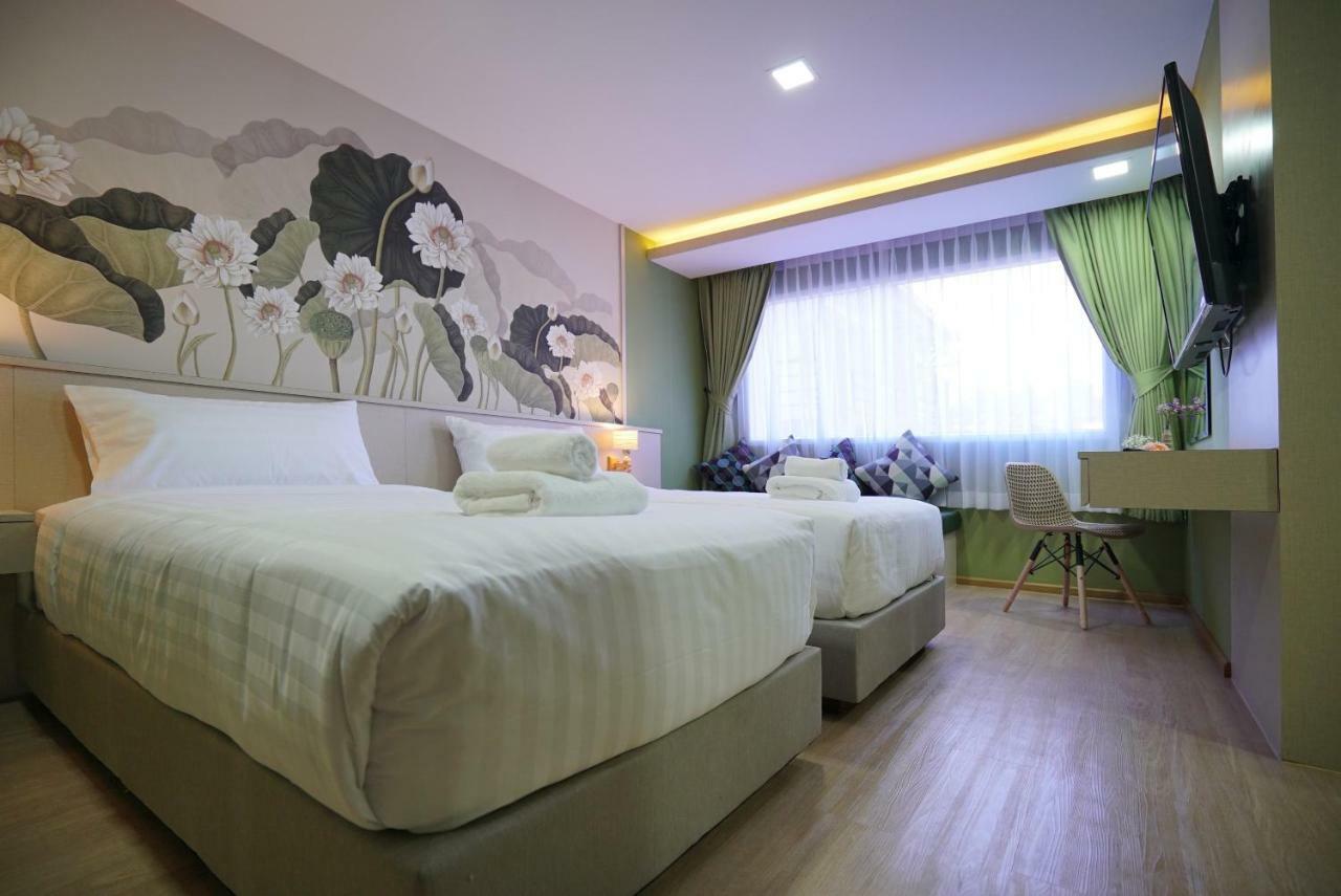 The Qube Fifty Hotel Bangkok Bagian luar foto
