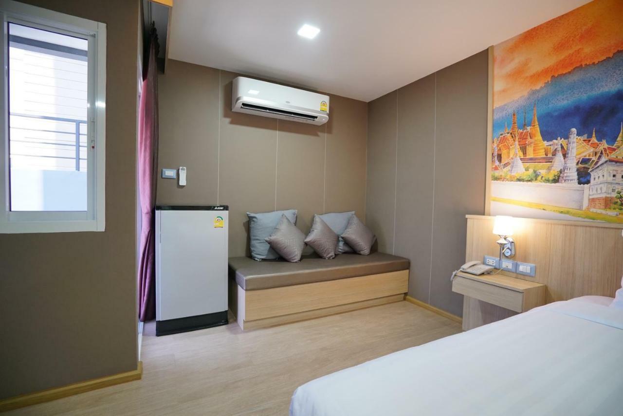 The Qube Fifty Hotel Bangkok Bagian luar foto