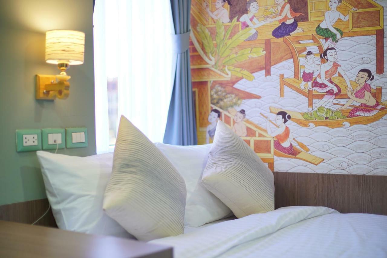 The Qube Fifty Hotel Bangkok Bagian luar foto