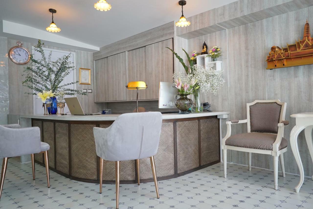 The Qube Fifty Hotel Bangkok Bagian luar foto
