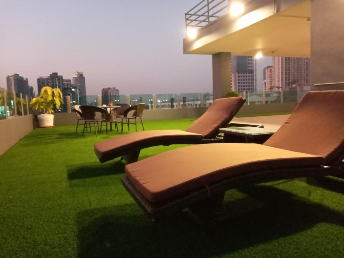 The Qube Fifty Hotel Bangkok Bagian luar foto